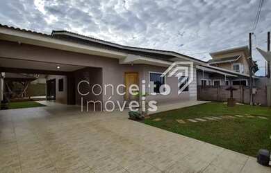 Imagem: A casa possui 4 Dormitórios, 3 Banheiros, 4 Vagas na garagem