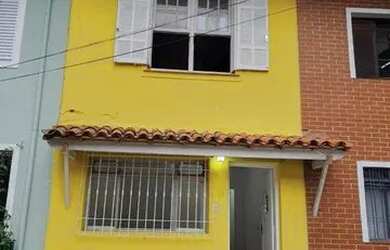 Imagem: A casa possui 2 Dormitórios, 2 Banheiros, 1 Vaga na garagem