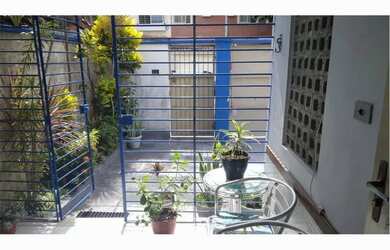 Imagem: A casa possui 4 Dormitórios, 3 Banheiros, 2 Vagas na garagem