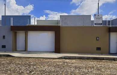 Imagem: A casa possui 3 Dormitórios, 3 Banheiros, 3 Vagas na garagem