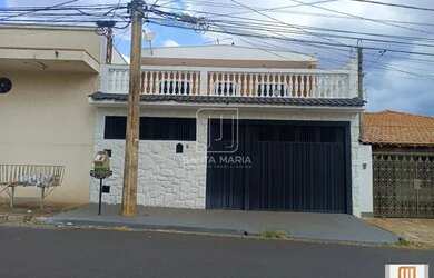 Imagem: A casa possui 4 Dormitórios, 3 Banheiros, 4 Vagas na garagem