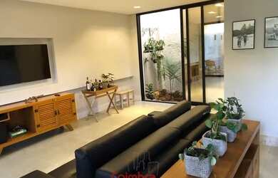 Imagem: A casa possui 2 Dormitórios, 3 Banheiros, 2 Vagas na garagem