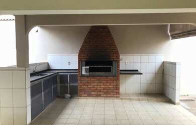 Imagem: A casa possui 5 Dormitórios, 5 Vagas na garagem e está localizado