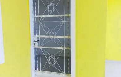 Imagem: A casa possui 2 Dormitórios, 1 Banheiro e está localizado