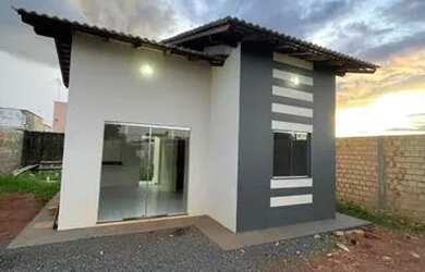 Imagem: A casa possui 2 Dormitórios, 1 Banheiro, 2 Vagas na garagem