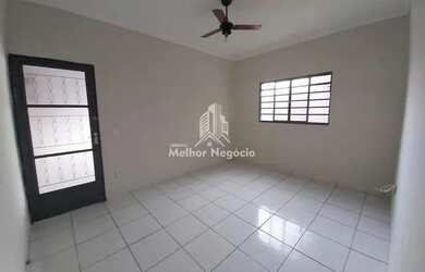 Imagem: A casa possui 2 Dormitórios, 1 Banheiro, 3 Vagas na garagem