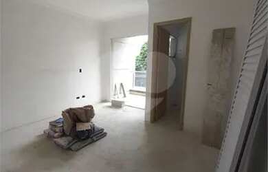 Imagem: A casa possui 3 Dormitórios, 4 Banheiros, 2 Vagas na garagem