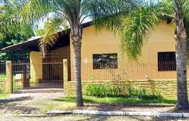 Imagem: A casa possui 2 Dormitórios, 1 Banheiro, 1 Vaga na garagem