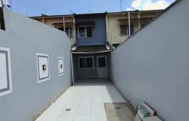 Imagem: A casa possui 3 Dormitórios, 3 Banheiros e 2 Vagas na garagem