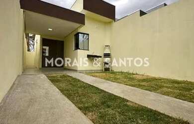 Imagem: A casa possui 2 Dormitórios, 1 Banheiro, 2 Vagas na garagem