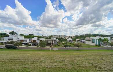 Imagem: O terreno possui 752m² de Área e está localizado em Alphaville