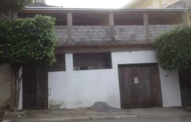 Imagem: A casa possui 2 Dormitórios, 2 Banheiros, 2 Vagas na garagem