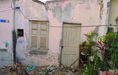 Imagem: A casa está localizado em Tomba, Feira de Santana à venda