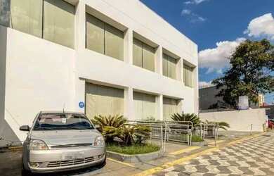 Imagem: O depósito possui 5 Vagas na garagem, 1.000m² de Área e