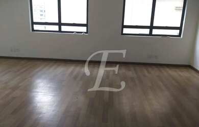 Imagem: O depósito possui 1 Vaga na garagem, 32m² de Área e está