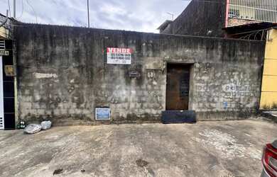 Imagem: A casa possui 2 Dormitórios, 1 Banheiro, 4 Vagas na garagem