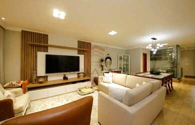 Imagem: A casa possui 5 Dormitórios, 5 Banheiros, 4 Vagas na garagem