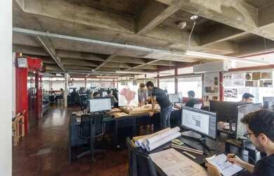 Imagem: O depósito possui 3 Vagas na garagem, 200m² de Área e está