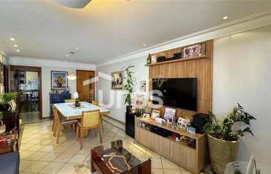 Imagem: O apartamento possui 4 Dormitórios, 5 Banheiros, 2 Vagas na