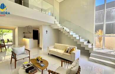 Imagem: A casa em condomínio possui 4 Dormitórios, 4 Banheiros, 4