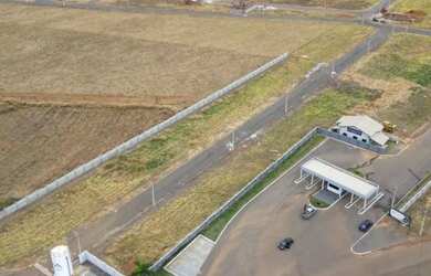 Imagem: O terreno possui 200m² de Área e está localizado em Centro