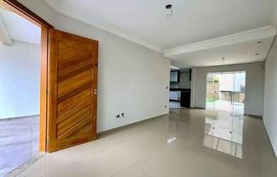 Imagem: A casa possui 3 Dormitórios, 4 Banheiros, 3 Vagas na garagem