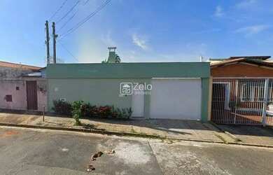 Imagem: A casa possui 3 Dormitórios, 3 Banheiros, 4 Vagas na garagem