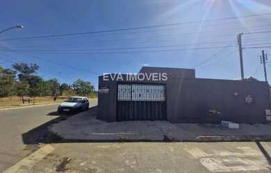 Imagem: A casa possui 3 Dormitórios, 1 Banheiro, 3 Vagas na garagem