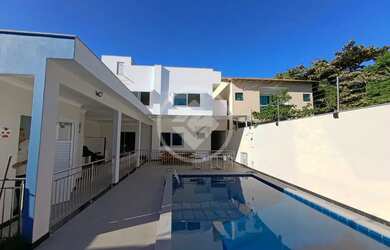 Imagem: A casa possui 4 Dormitórios, 3 Banheiros, 4 Vagas na garagem