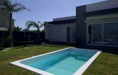 Imagem: A casa possui 2 Dormitórios, 2 Banheiros, 3 Vagas na garagem