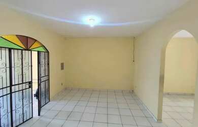 Imagem: A casa possui 3 Dormitórios, 3 Banheiros e está localizado