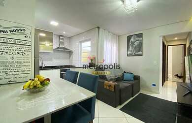 Imagem: O apartamento possui 2 Dormitórios, 1 Banheiro, 1 Vaga na garagem