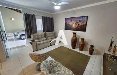 Imagem: A casa possui 3 Dormitórios, 3 Banheiros, 2 Vagas na garagem