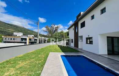 Imagem: A casa possui 3 Dormitórios, 4 Banheiros, 4 Vagas na garagem