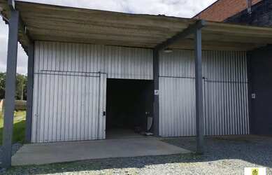 Imagem: O depósito possui 400m² de Área e está localizado em Araquari