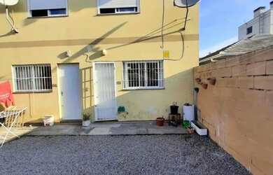 Imagem: A casa em condomínio possui 2 Dormitórios, 1 Banheiro, 55m²