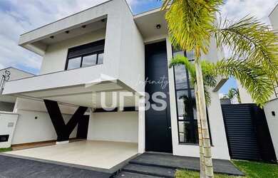 Imagem: A casa possui 3 Dormitórios, 4 Banheiros, 4 Vagas na garagem