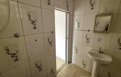 Imagem 6: Aluga-se casarão no Valqueire com varanda