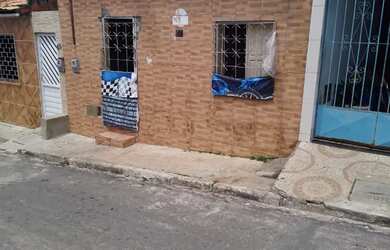 Imagem: A casa possui 3 Dormitórios, 1 Banheiro e está localizado