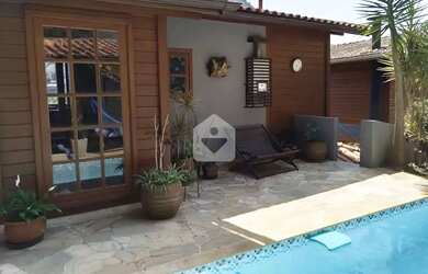 Imagem: A casa à venda possui 5 Dormitórios, 5 Banheiros, 2 Vagas