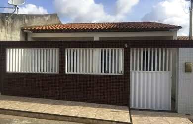 Imagem: A casa possui 2 Dormitórios, 1 Banheiro, 1 Vaga na garagem