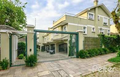 Imagem: A casa em condomínio possui 3 Dormitórios, 3 Banheiros, 2