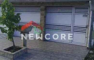 Imagem: A casa possui 3 Dormitórios, 1 Banheiro, 3 Vagas na garagem