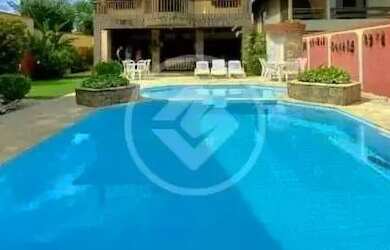 Imagem: A casa possui 4 Dormitórios, 4 Banheiros, 5 Vagas na garagem