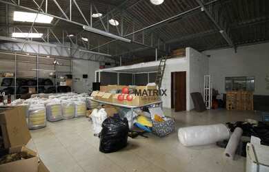 Imagem: O depósito possui 4 Vagas na garagem e 250m² de Área e está