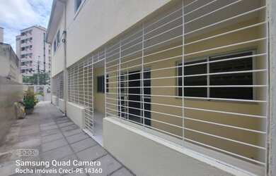 Imagem: A casa possui 3 Dormitórios, 2 Banheiros, 1 Vaga na garagem