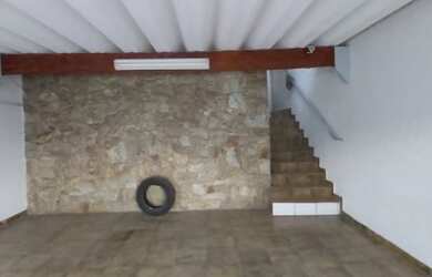 Imagem: A casa possui 2 Dormitórios, 2 Banheiros, 2 Vagas na garagem