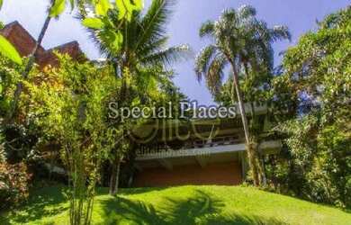 Imagem: A casa em condomínio possui 4 Dormitórios, 5 Banheiros, 3