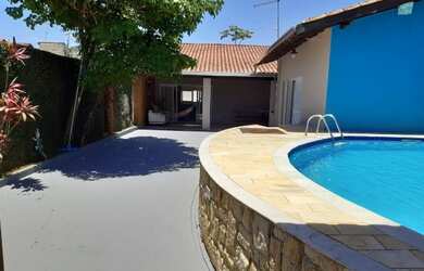 Imagem: A casa possui 3 Dormitórios, 4 Vagas na garagem e está localizado