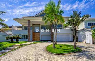 Imagem: A casa em condomínio possui 5 Dormitórios, 5 Banheiros, 4